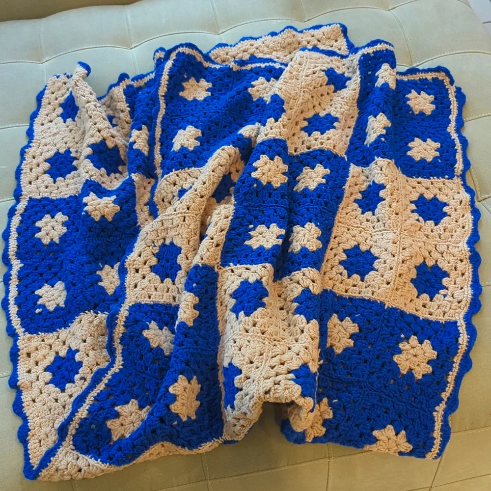 💙60's Handmade Blanket🤍 - Picture 5 of 5